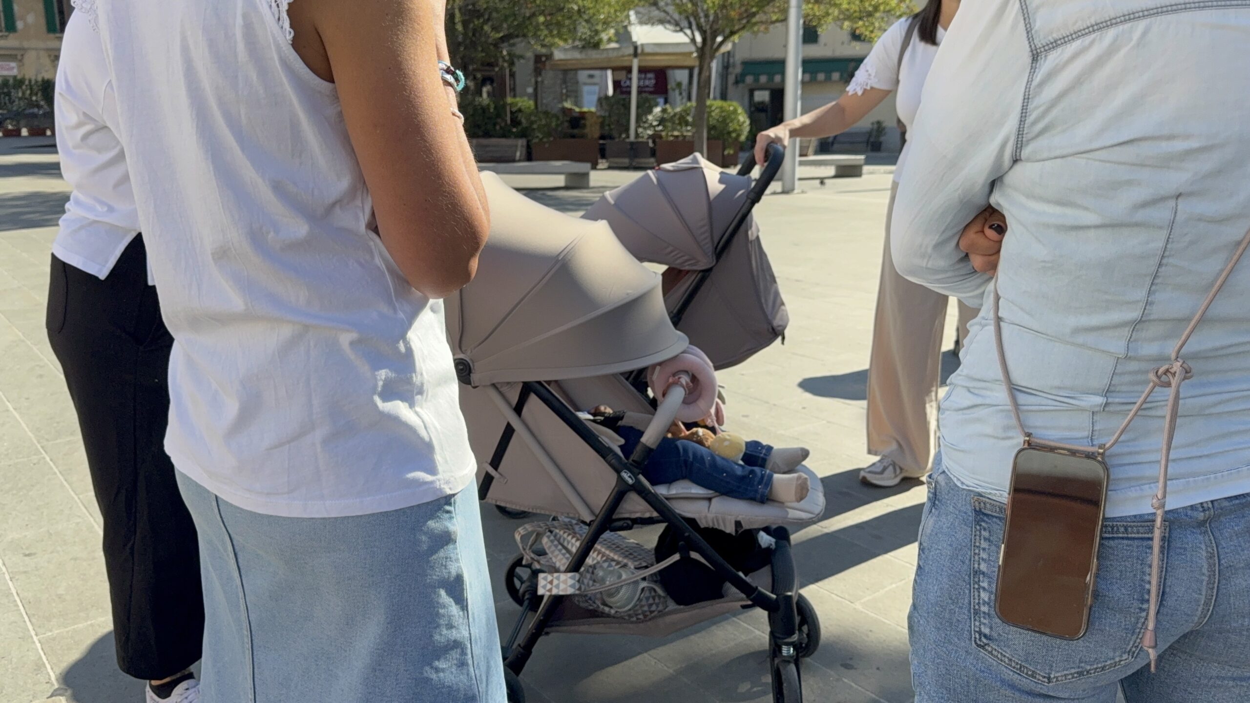 Mamme e bambini durante il Flash Mob per l'Allattamento a Montevarchi